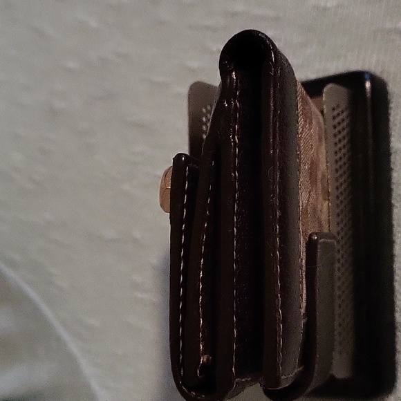 Gucci Compact French Flap Wallet in GG monogram canvas - Picture 12 of 12